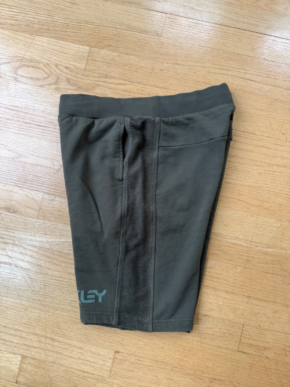 Oakley Sweat Shorts Mens Small Army Green Workout Drawstring Reg Stretch Waist - Picture 2 of 5